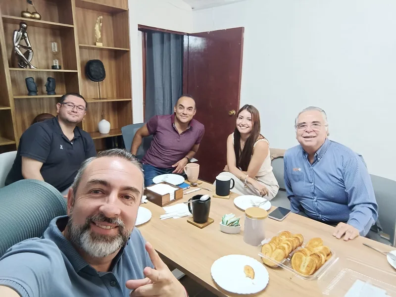 Equipo ADN Services en oficina de Tlajomulco, Jalisco